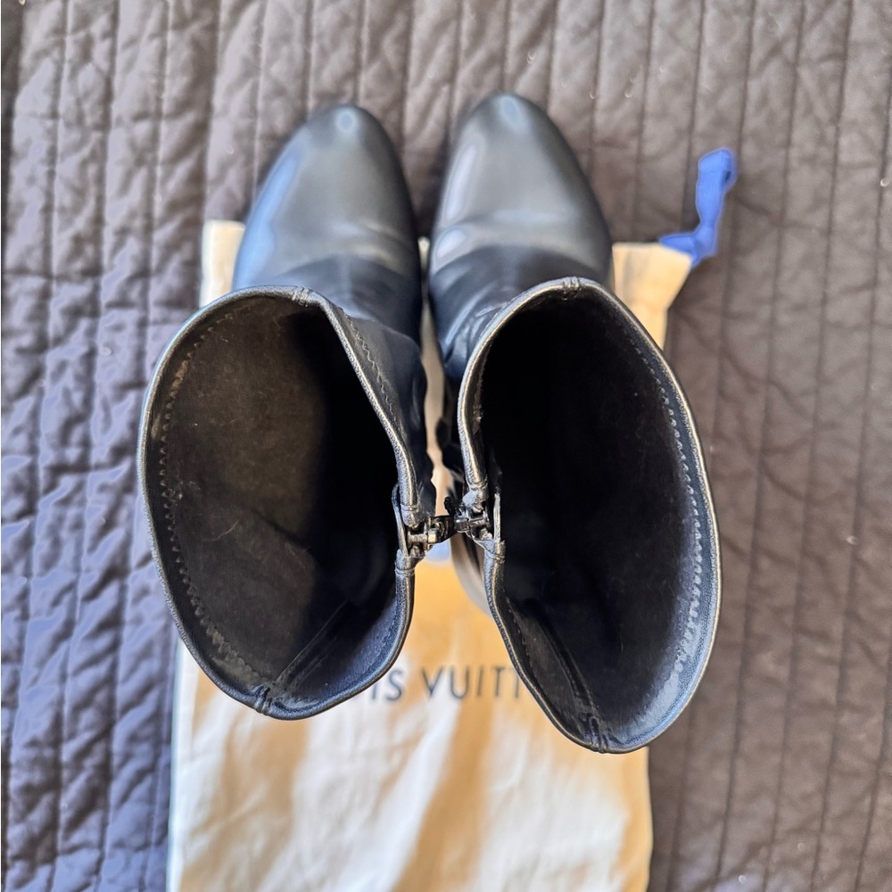 Women’s authentic Louis Vuitton Calfskin Silhouette Ankle Boots - Picture 4 of 6
